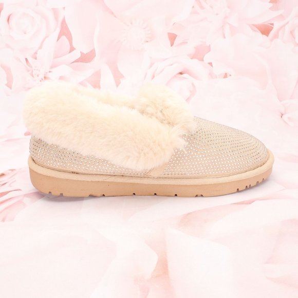 Women's Embellished Faux Sheepskin House Slippers Size 8M Cream Indoor Non-Slip - Picture 6 of 10